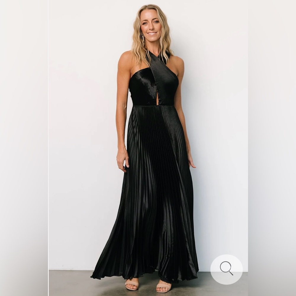 Elegant Black Pleated Halter Maxi Dress